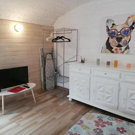 41 Rue De La Roche Apartment
